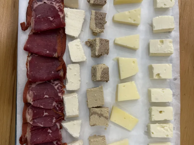 A tray of pastırma and cubes of cheese laid out for tasting